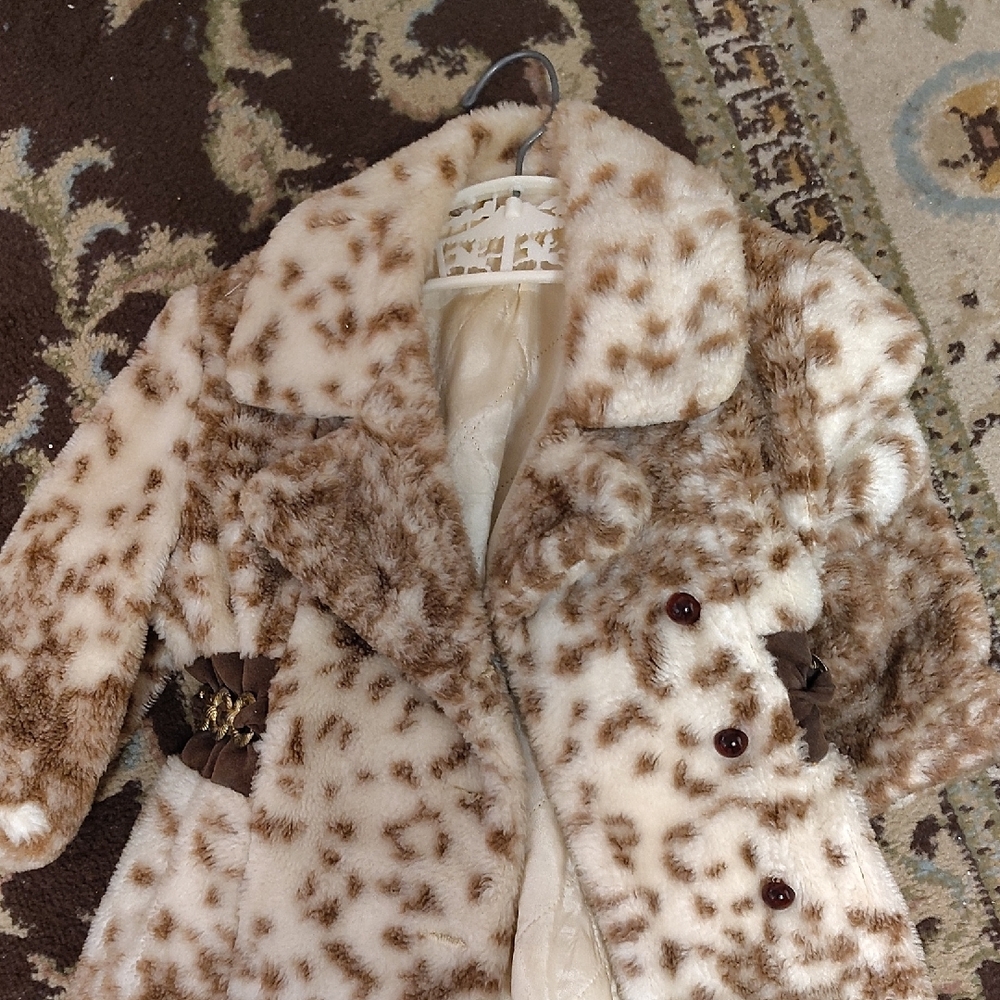 Chic Faux Fur Coat with Brown Accents